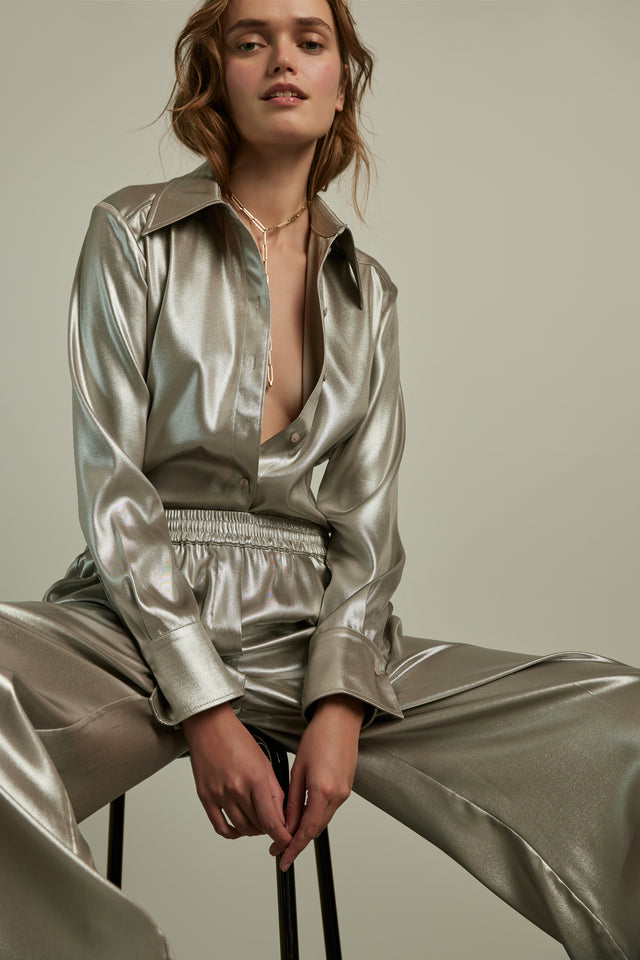 Blouse Bemara silver gloss - With its gleaming silver finish, this classic button-down is a... - 2/3