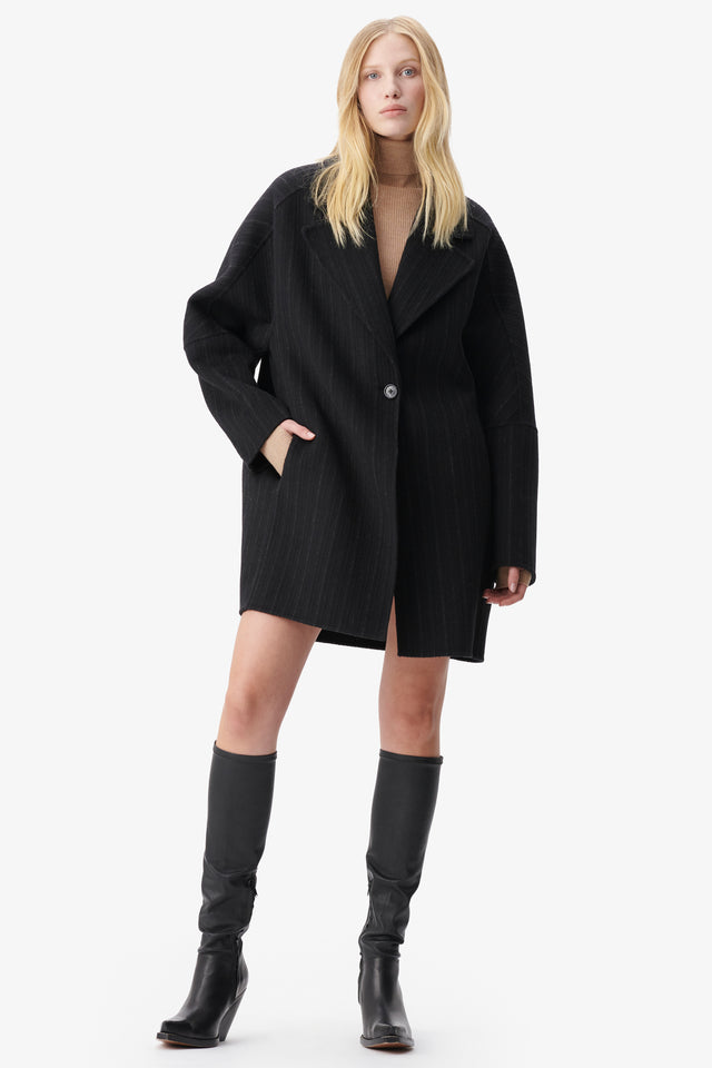 Coat Odila black - This classic doubleface is cut in a round shape for... - 5/7
