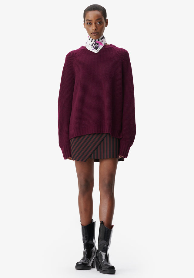 Jumper Kaleva fudge - This luxurious knit piece is made from the softest cashmere...
