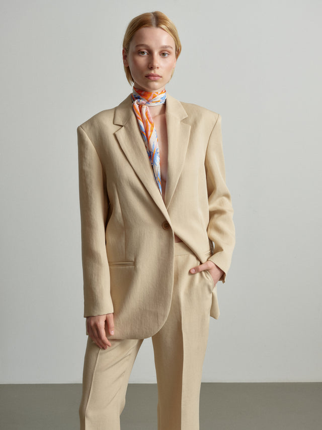 Jacket Janet sesame - Introducing Jacket Janet in a refreshing spring/summer creme version, expertly...
