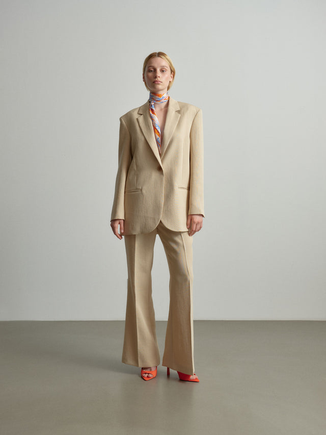 Pants Pola sesame - Pants Pola feature a flattering bell-bottom silhouette that adds a... - 1/2