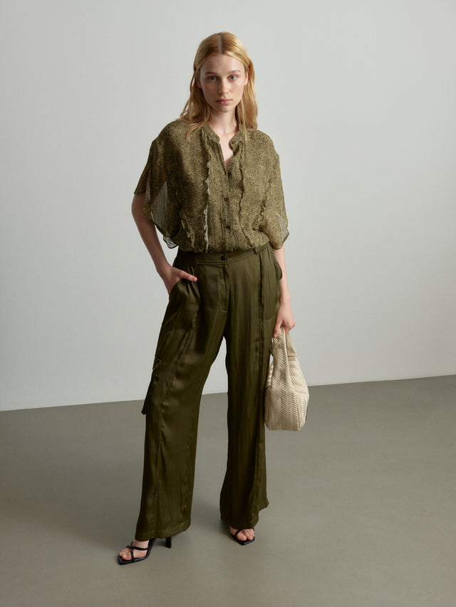 Pants Pekka olive night - These lightweight pants are made from a liquid fabric that... - 1/2
