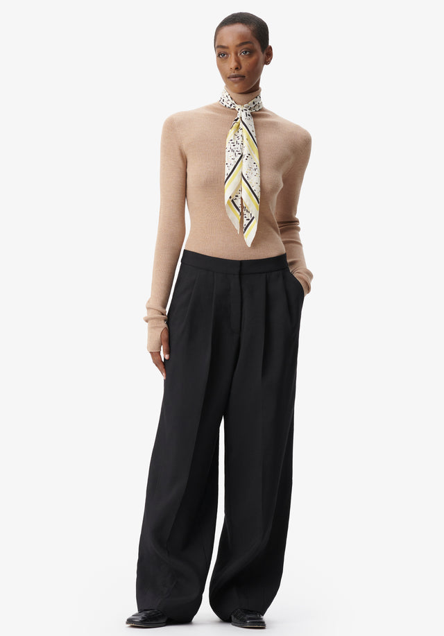 Triangle Aina floral leo sunflower - Soft as a breeze, this silk triangle can be styled... - 2/3