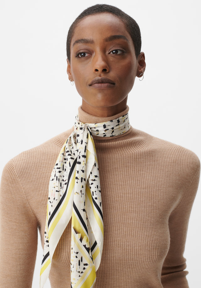 Triangle Aina floral leo sunflower - Soft as a breeze, this silk triangle can be styled... - 1/3