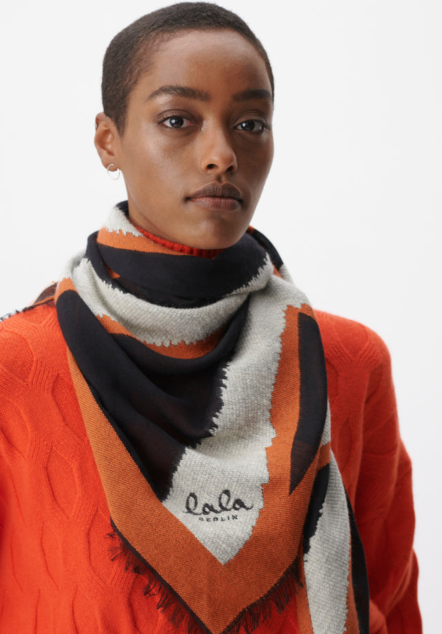 Triangle Ajen bold zebra black - Featuring an intriguing blend of textures and seasonal colors, this... - 2/4