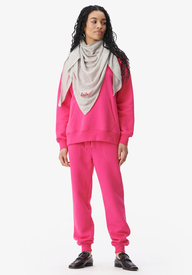 Triangle Solid dragonfruit shades - The ultra-soft, versatile cashmere scarf comes with a subtle logo.... - 2/4