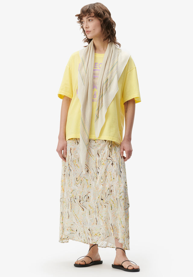 Triangle Heritage Double egret flip - For Spring/Summer 23, the luxuriously soft, triangle-shaped cashmere scarf features... - 2/7