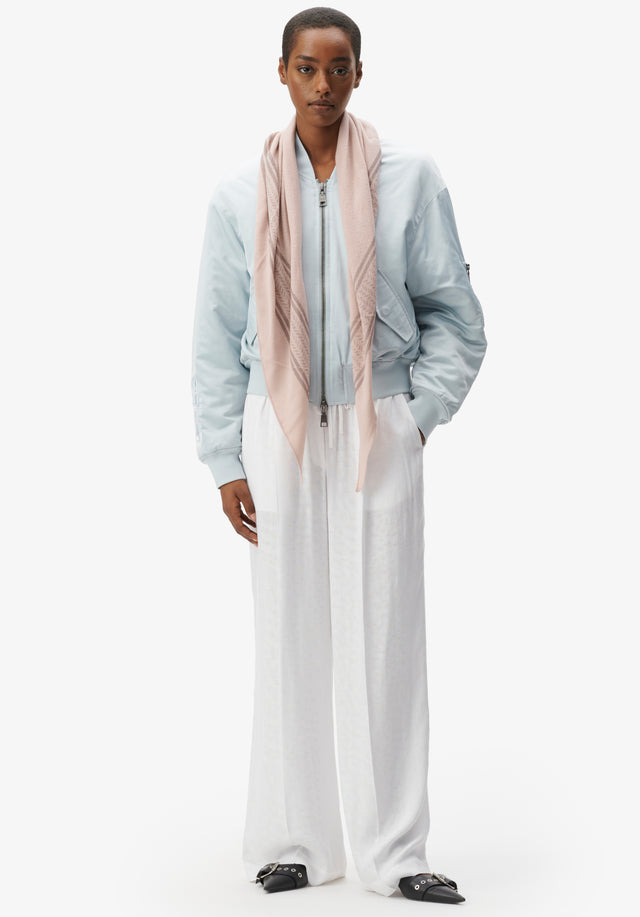 Triangle Heritage Double rose flip - For Spring/Summer 23, the luxuriously soft, triangle-shaped cashmere scarf features... - 2/7