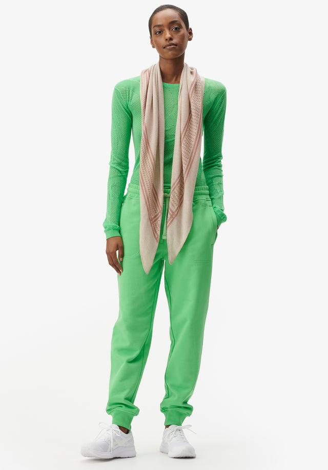 Triangle Heritage Double sand flip - For Spring/Summer 23, the luxuriously soft, triangle-shaped cashmere scarf features... - 2/7