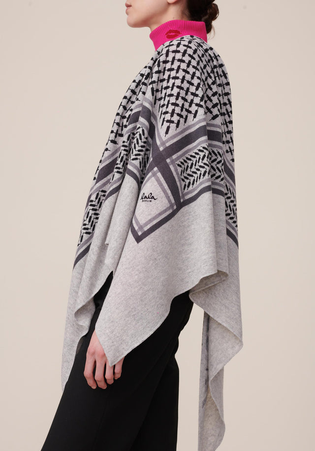 Triangle Trinity Classic L Flanella Light grey melange - A large luxuriosly soft, triangle shaped cashmere scarf, featuring a... - 2/3