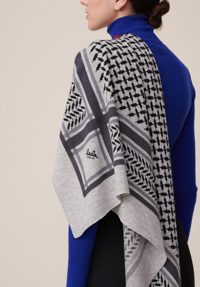Triangle Trinity Classic M Flanella Light grey melange - A luxuriosly soft, triangle shaped cashmere scarf, featuring a classic... - 2/3