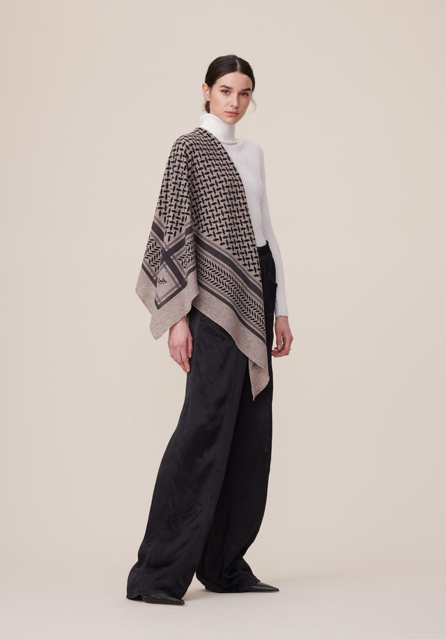Triangle Trinity Classic M Stradivari Dark brown melange - A luxuriosly soft, triangle shaped cashmere scarf, featuring a classic... - 2/6