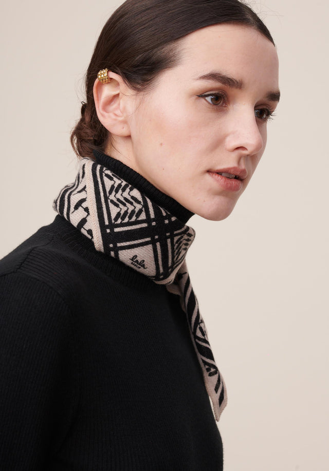 Triangle Trinity Classic S Dune beige - A luxuriosly soft, triangle shaped cashmere scarf, featuring a classic... - 1/6