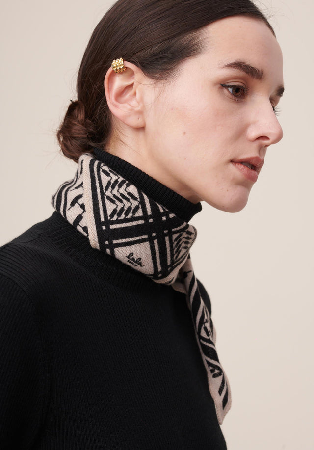 Triangle Trinity Classic S Dune beige - A luxuriosly soft, triangle shaped cashmere scarf, featuring a classic... - 2/6