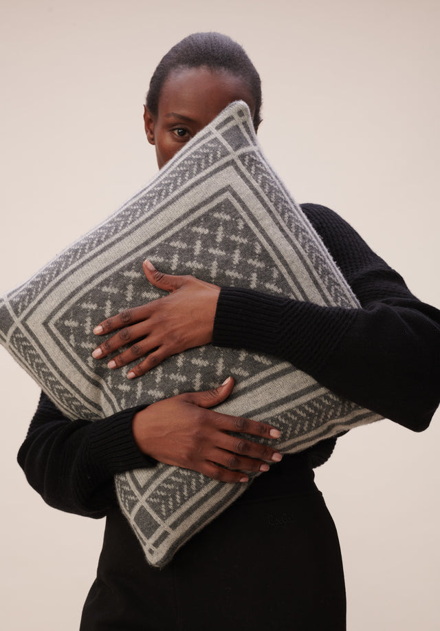 Cushion Trinity Classic Lubecca Flanella - A soft and luxurious cashmere pillow with a jacquard pattern in... - 1/6