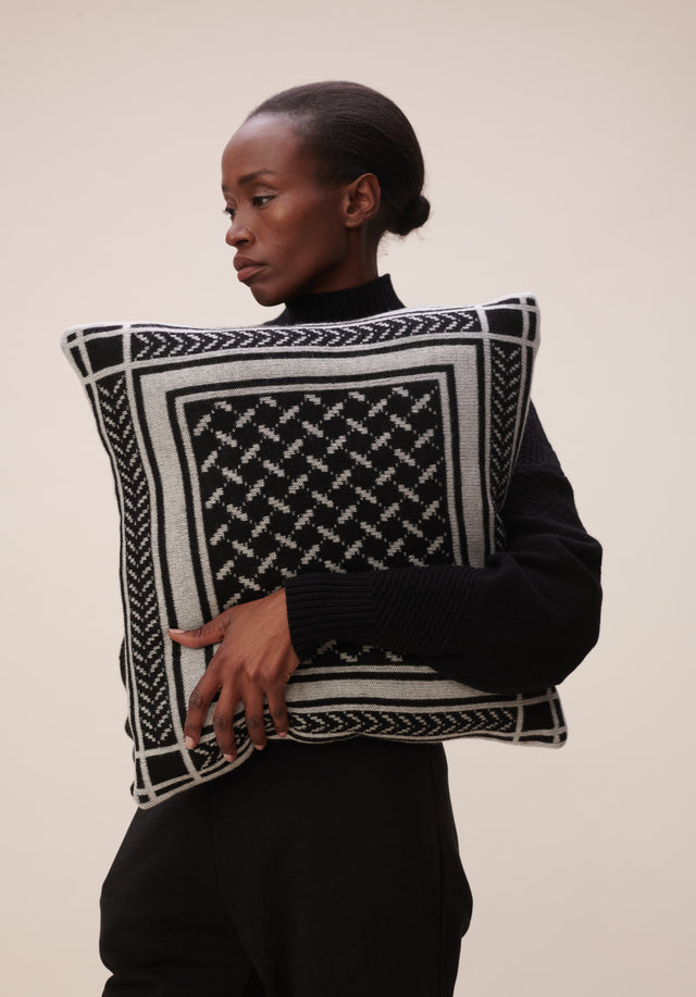 Cushion Trinity Classic Nero Alabastro - A soft and luxurious cashmere pillow with a black and... - 1/6