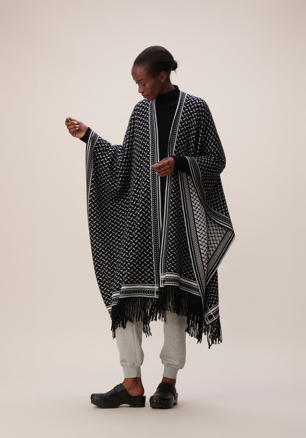 Lala_Berlin_SS22_PonchoTrinity