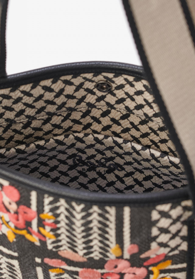 Tote Carmela heritage flower embroidery - Introducing our Spring Summer 2024 special Tote Carmela. Our flagship... - 3/3
