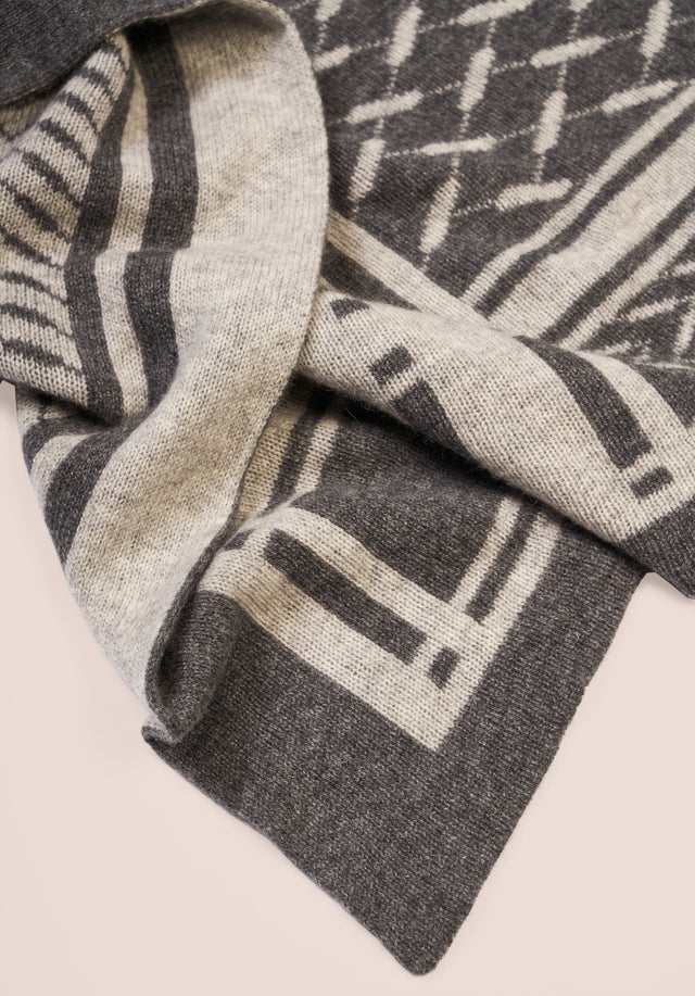 Triangle Goober Lubecca Flanella - A rich, double face, triangle shaped cashmere scarf, featuring an... - 1/2
