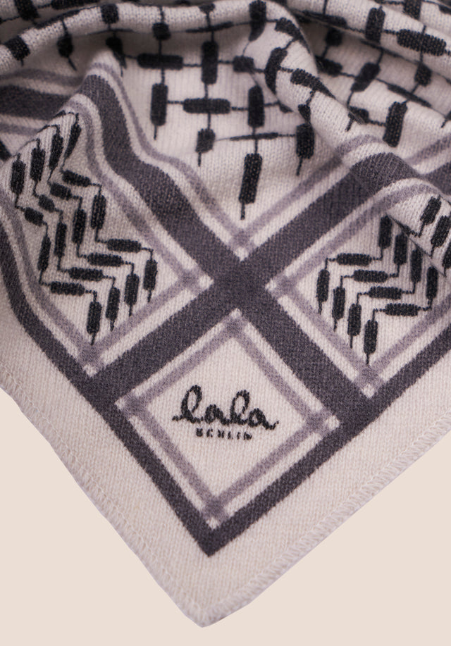 Triangle Trinity Classic S Alabastro off-white - A luxuriosly soft, triangle shaped cashmere scarf, featuring a classic... - 4/4