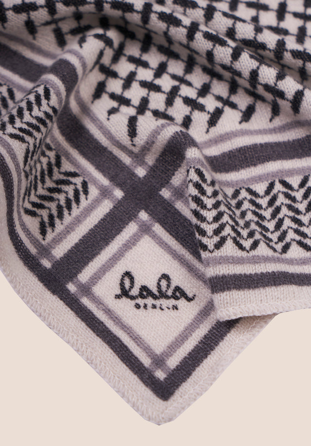Triangle Trinity Classic XS Alabastro off-white - A small luxuriosly soft, triangle shaped cashmere scarf, featuring a... - 4/5