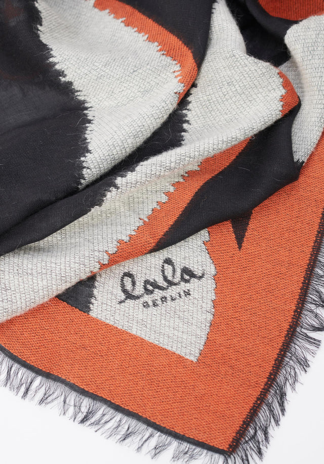 Triangle Ajen bold zebra black - Featuring an intriguing blend of textures and seasonal colors, this... - 3/4