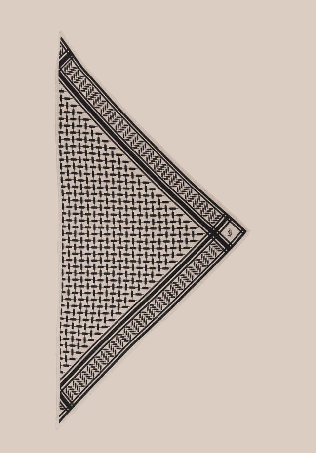 Triangle Trinity Classic S Dune beige - A luxuriosly soft, triangle shaped cashmere scarf, featuring a classic... - 6/6