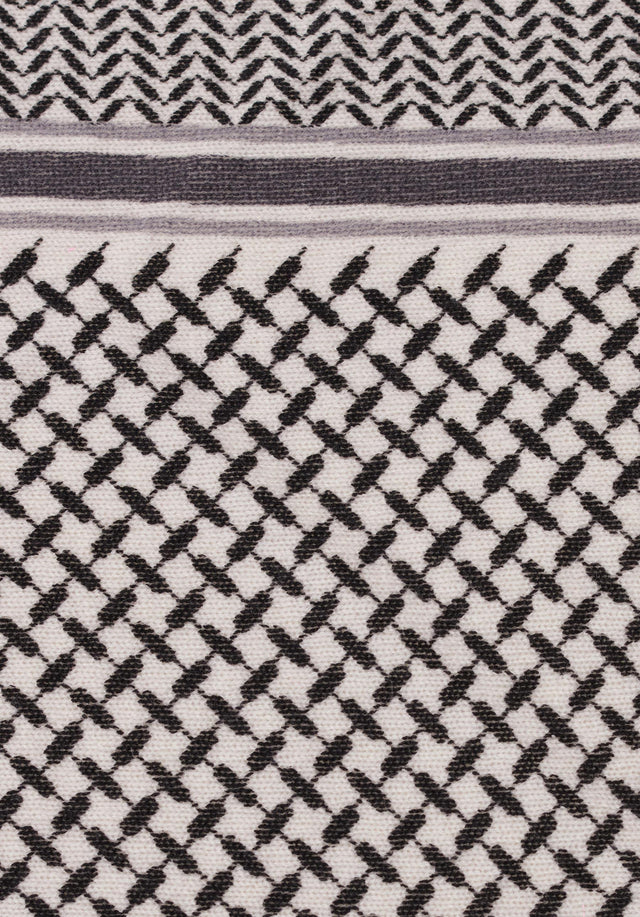 Triangle Trinity Classic XS Alabastro off-white - A small luxuriosly soft, triangle shaped cashmere scarf, featuring a... - 3/5