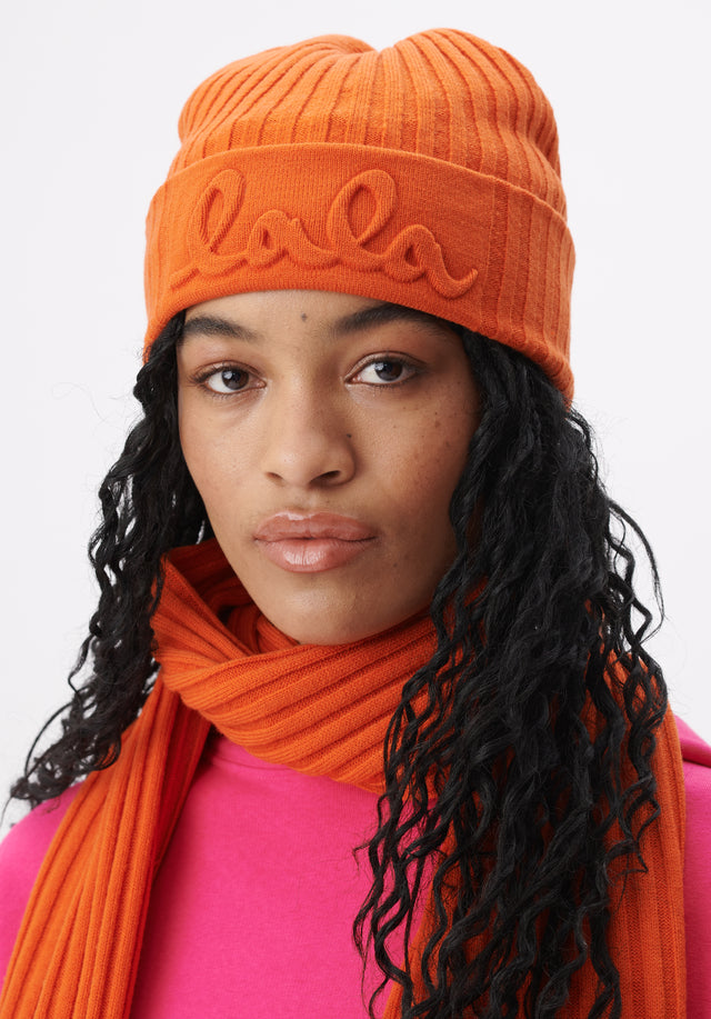 Cap Lissa paprika - With three lovely colors to choose from and a soft...
