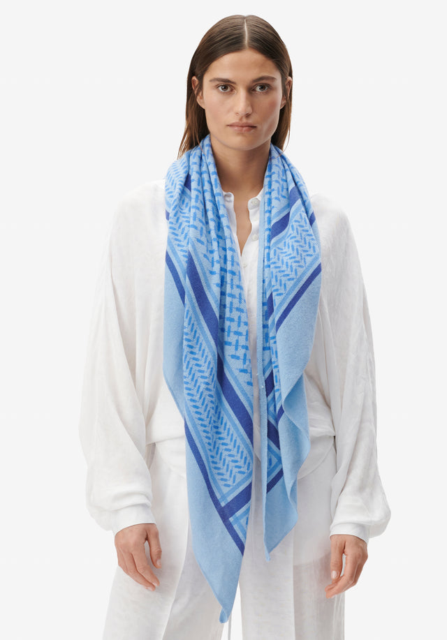 Triangle Trinity Classic M dark horizon blue - In spring/summer 23's freshest colors, this incredibly soft cashmere scarf...
