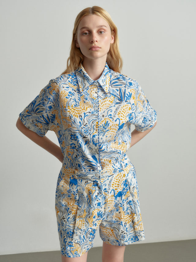 Blouse Betta magic garden day - Crafted with care from a luxurious linen viscose blend, this...
