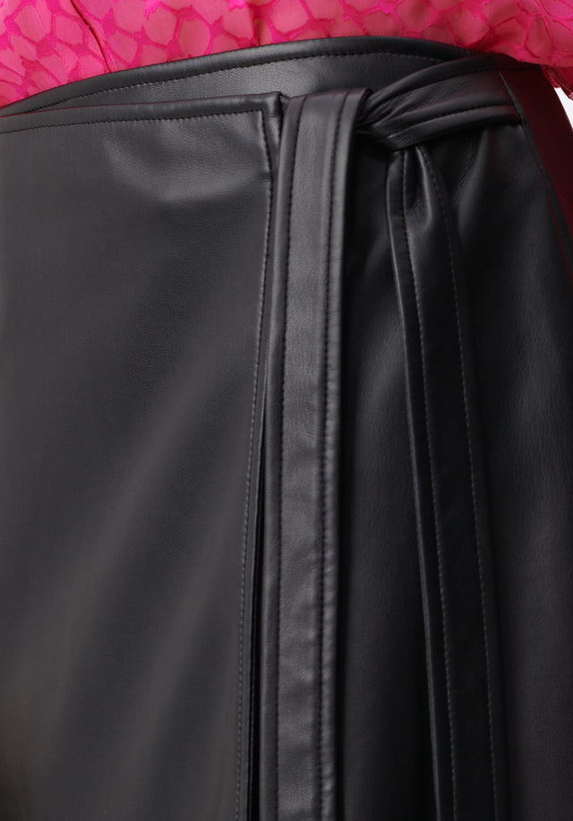 Skirt Siana black - With its shiny vegan leather and soft, buttery feel, this... - 4/5
