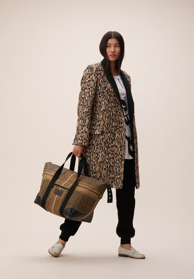 Big Bag Muriel X-Stitch Camel X-Stitch - A spacious weekender bag made of canvas, finished with high...
