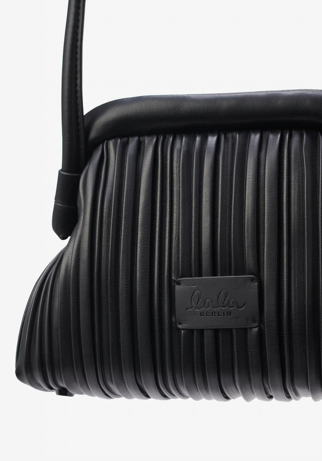 Crossbody Clutch Maude plisse black - Crafted with delicate pleats reminiscent of a chic purse, this... - 2/3