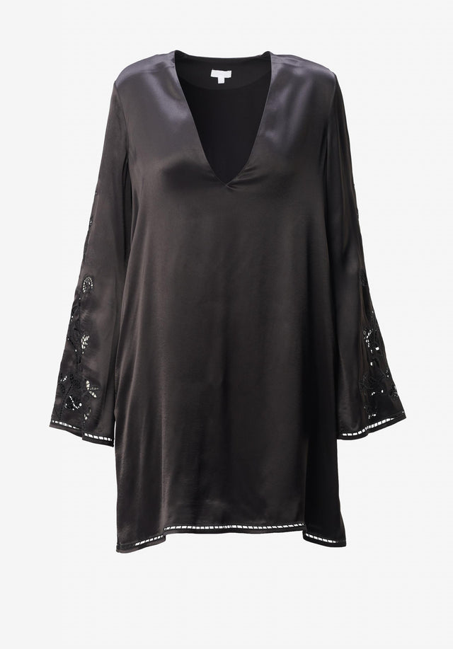 Dress Dagur black - Introducing Dress Dagur, a captivating blend of bohemian flair and... - 2/3