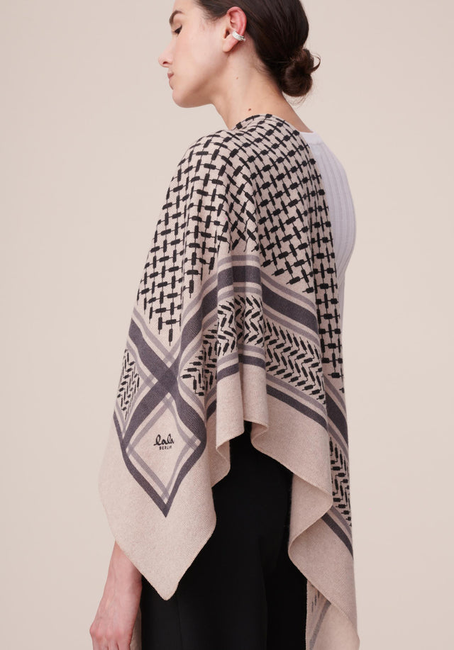 Triangle Trinity Classic M Dune beige - A luxuriosly soft, triangle shaped cashmere scarf, featuring a classic... - 2/5