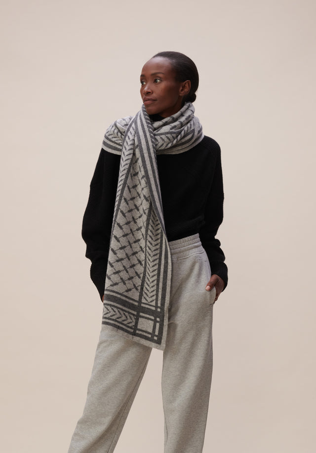 Scarf Chuck Lubecca Flanella - A soft cashmere scarf with an elaborate jaquard knitting technique...
